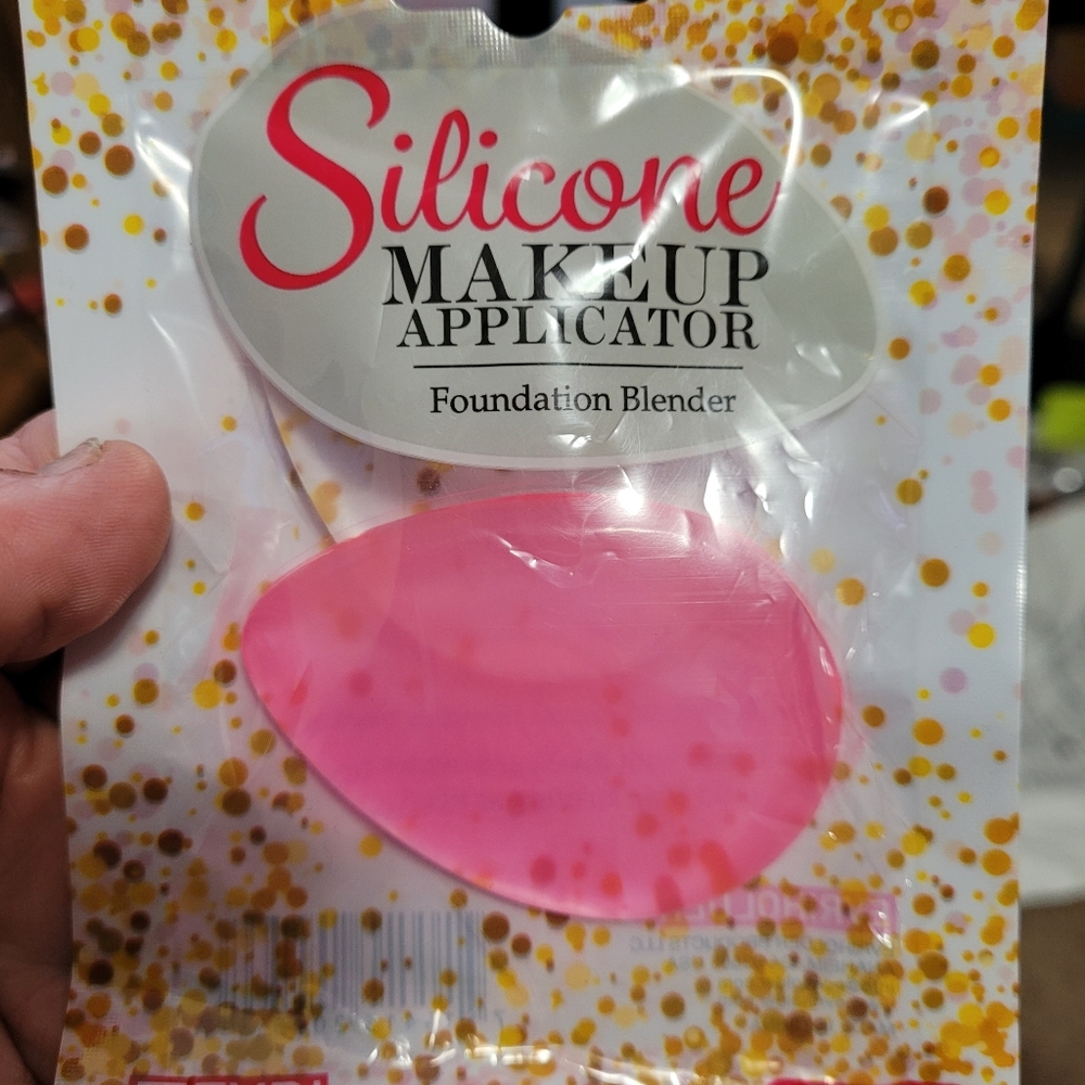 Evri silicone makeup applicator